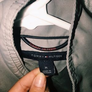 🌸 Grey/Silver Tommy H. Windbreaker🌸